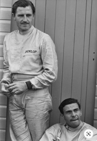 Jim Clark et son ami et rival Graham Hill en toute décontraction à Cristal Place F2 1965